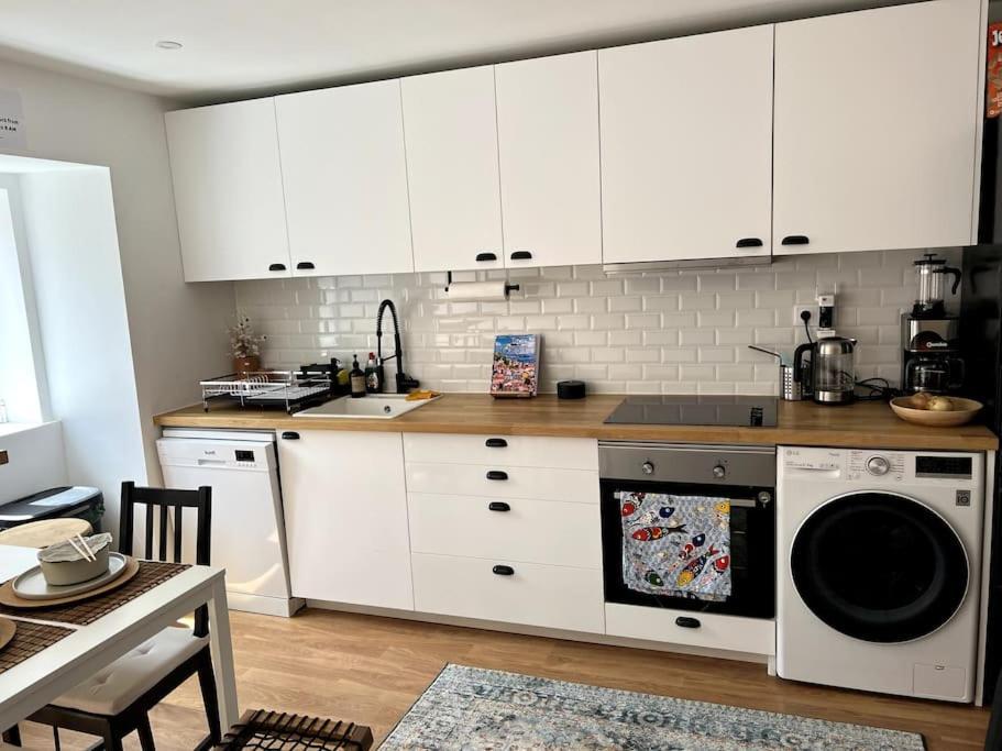 Luxury Artistic Digital Nomad Getaway W/ Terrace Apartment Lisbon Exterior photo
