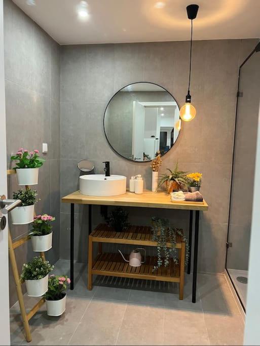 Luxury Artistic Digital Nomad Getaway W/ Terrace Apartment Lisbon Exterior photo